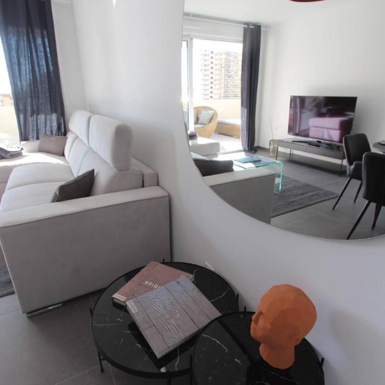 Sun Paradise SeaView&Terrace Parking&Pool - Appartement - Vue sur Jardin - 9