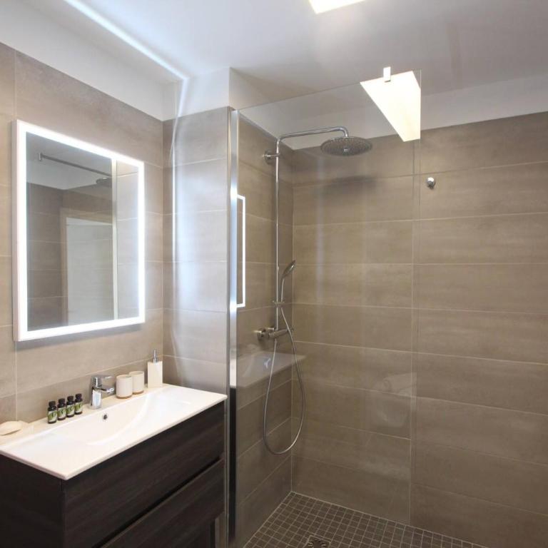 Sun Paradise SeaView&Terrace Parking&Pool - Appartement - Vue sur Jardin - 14