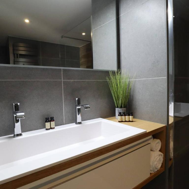Sun Paradise SeaView&Terrace Parking&Pool - Appartement avec Terrasse - 13