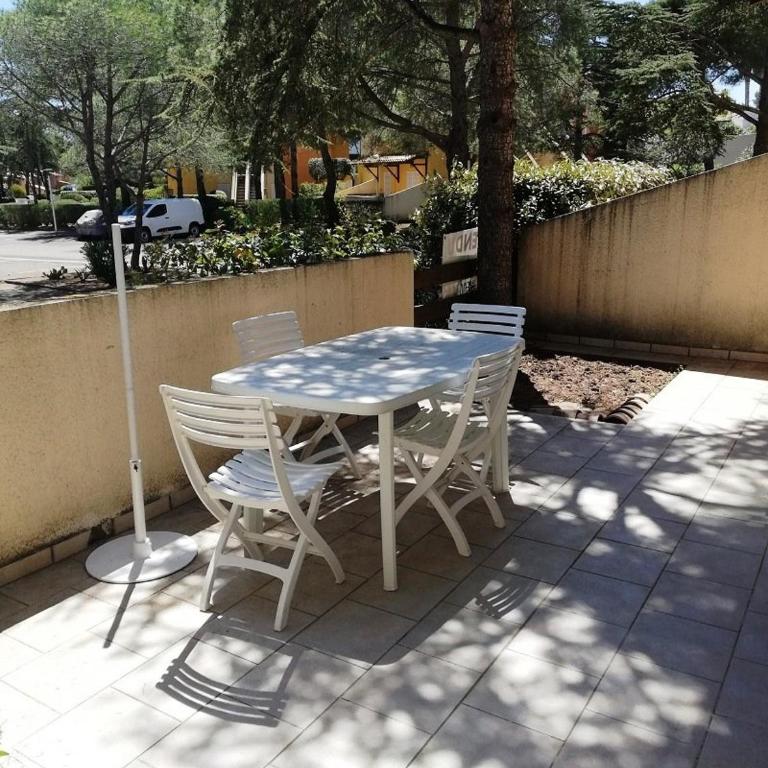 AGREABLE APPARTEMENT AVEC PARKING DANS UNE RESIDENCE ARBOREE TRES CALME - One-Bedroom Apartment with Terrace - 6