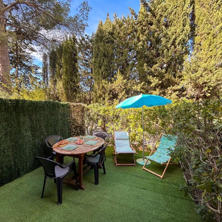 Studio rez de jardin dans résidence avec piscine - Studio - 1