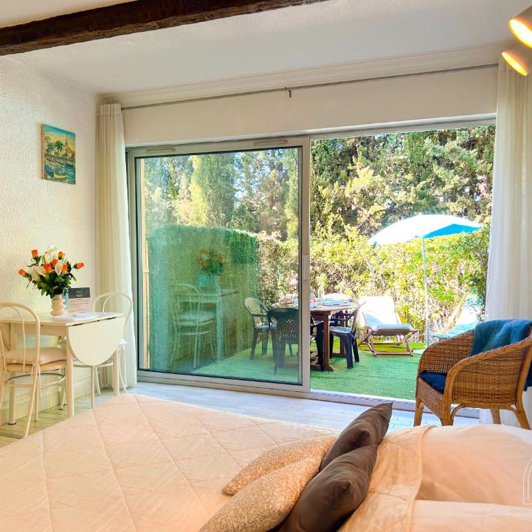 Studio rez de jardin dans résidence avec piscine - Studio - 15