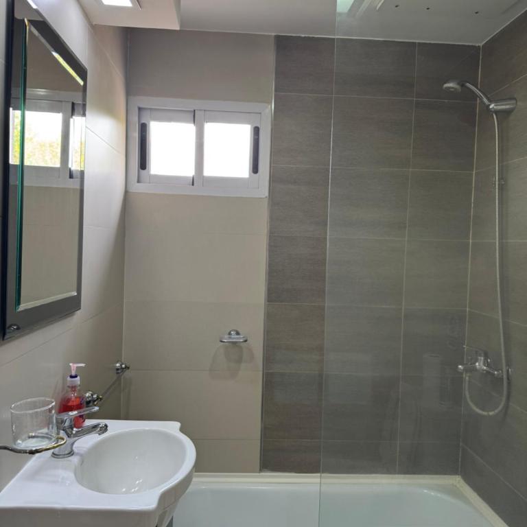 Apart Duclout Monte Grande a 15 minutos del Aeropuerto Ezeiza Zona Residencial - Apartamento de 1 dormitorio - 9