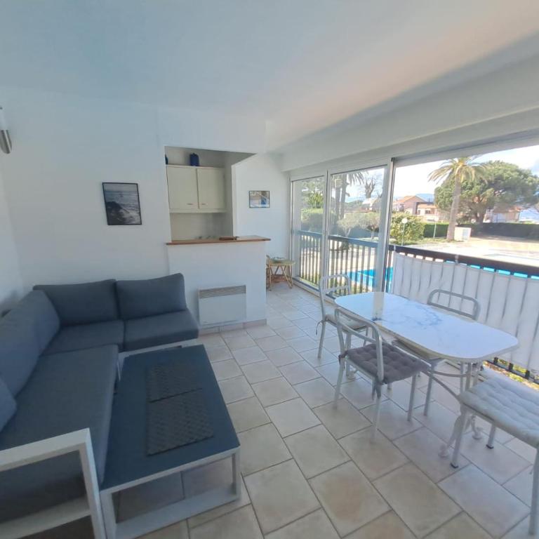 TROPCOQ - Au coeur de St-Tropez - Studio cabine pour 2 personnes - Appartement - Vue sur Piscine - 13