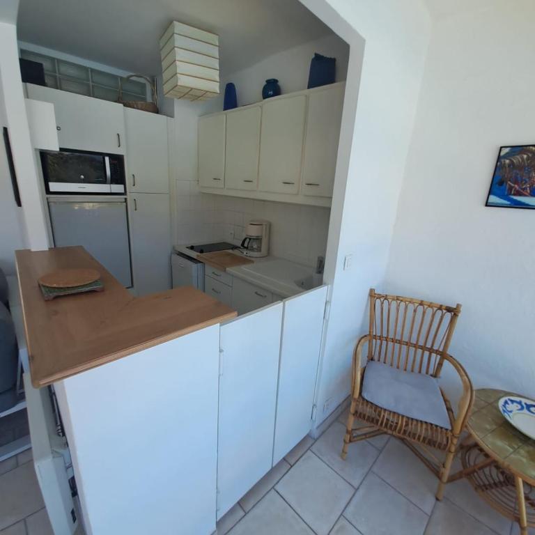 TROPCOQ - Au coeur de St-Tropez - Studio cabine pour 2 personnes - Appartement - Vue sur Piscine - 17