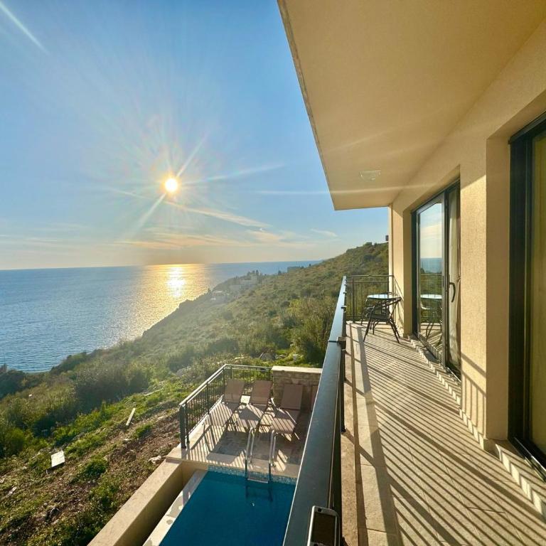 Apartments Azimut Rezevici - Four-Bedroom Luxury Apartment - 2