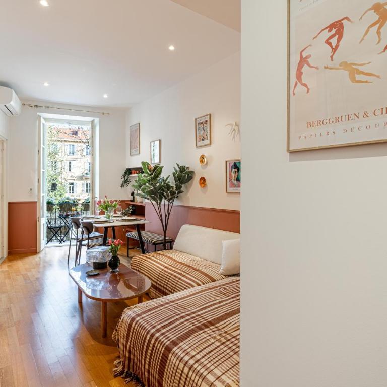 New! Remodeled Appartement in the Heart of Nice, Beach 3 min, 2BR, AC, Elevator, Amazing little terrace, Best Location! - Appartement 2 Chambres - 25