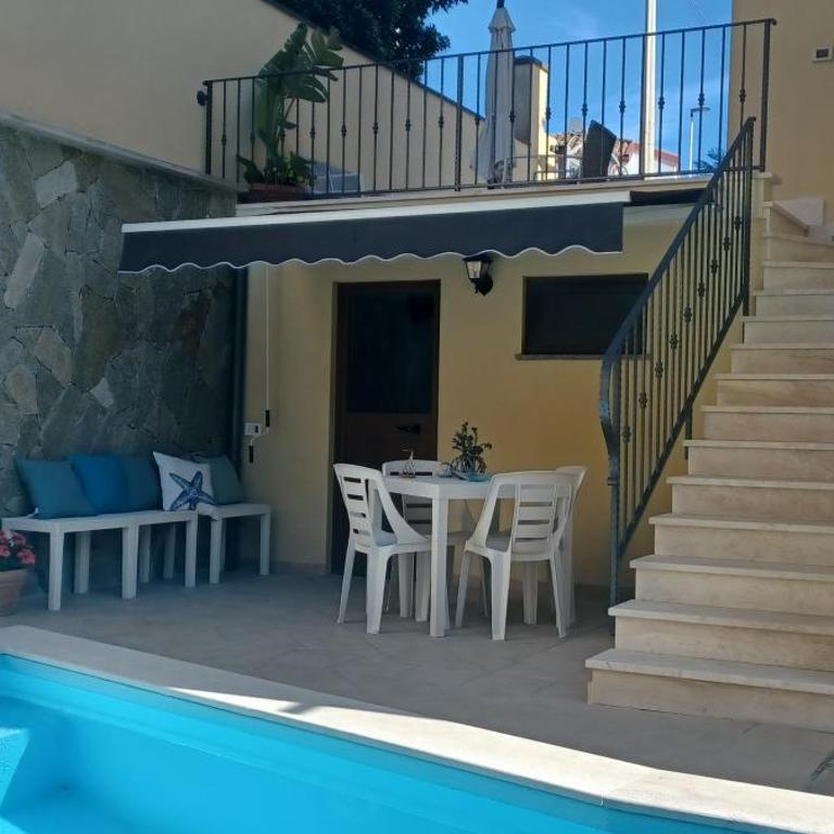 exclusive use swimming pool available from 1May to 30 October - Two-Bedroom House - 11