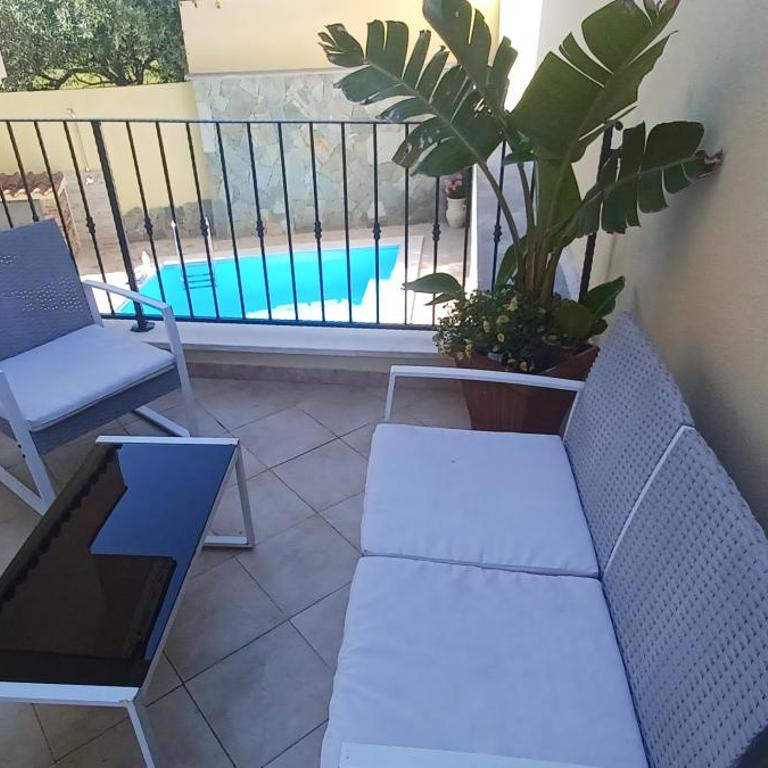 exclusive use swimming pool available from 1May to 30 October - Two-Bedroom House - 14