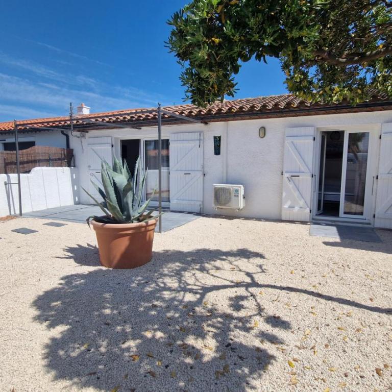 Villa Verger - Maison de plain pied - 2 chambres - clim - 2 grandes terrasses - proche plage et commerces - Two-Bedroom House - 1