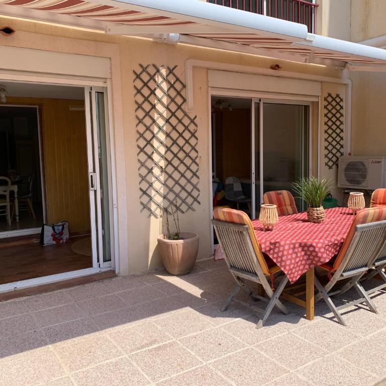 Au bord de la mer - Two-Bedroom Apartment - 4