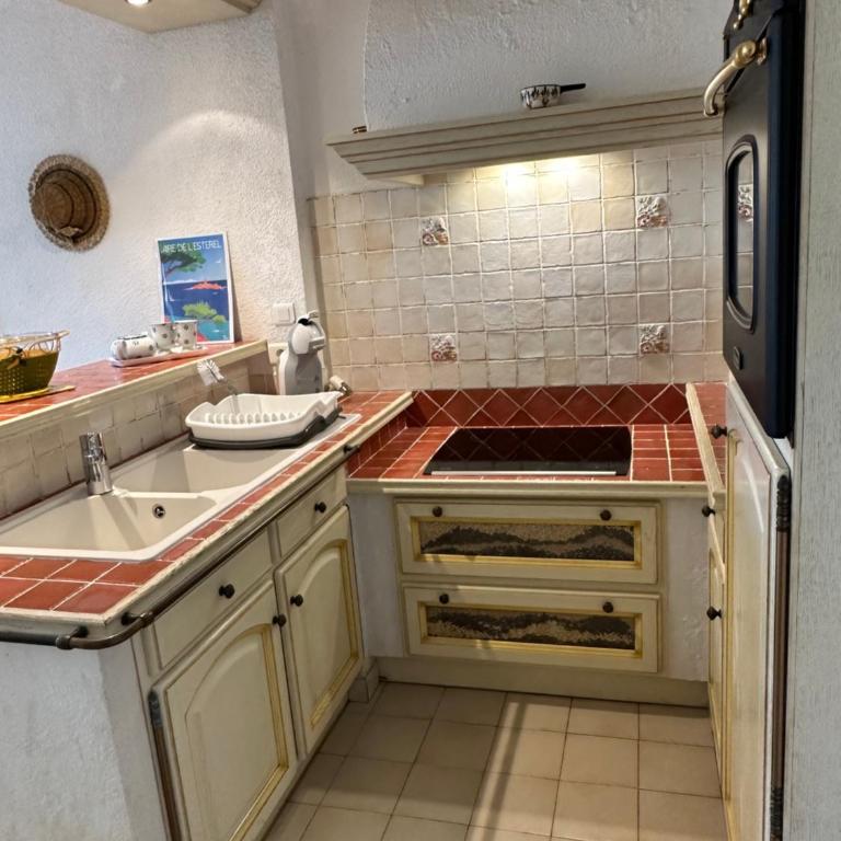 Au bord de la mer - Two-Bedroom Apartment - 3