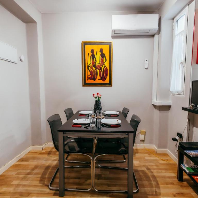Queen Apt, 2min to Beach, Terrace, 3BD, 6PAX - Three-Bedroom Apartment - 13