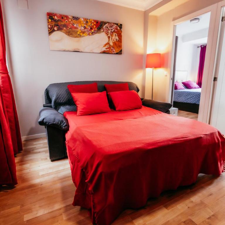 Queen Apt, 2min to Beach, Terrace, 3BD, 6PAX - Three-Bedroom Apartment - 22