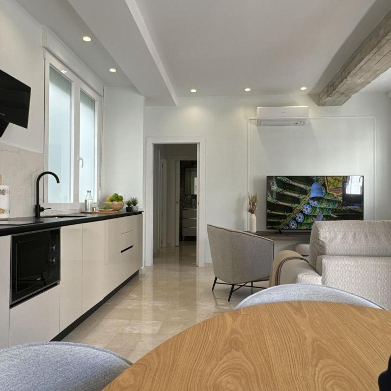 Navas PentHouse 302 By Florentia Homes - Deluxe Apartment - 8