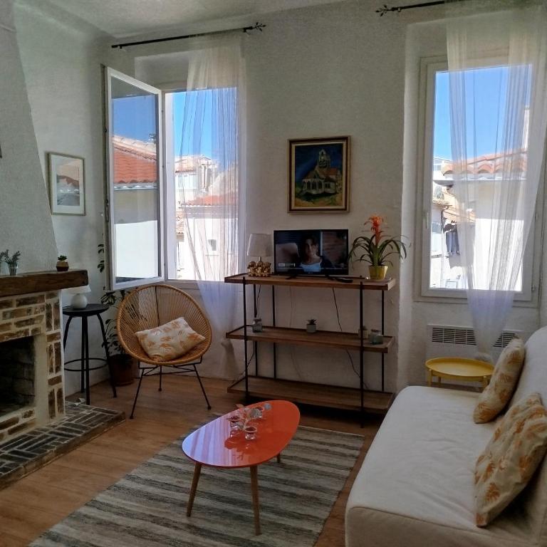 Appartement lumineux, cinq personnes, centre historique de la Ciotat - Two-Bedroom Apartment - 1