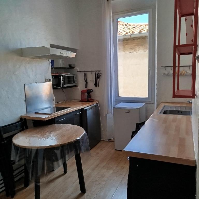 Appartement lumineux, cinq personnes, centre historique de la Ciotat - Two-Bedroom Apartment - 4