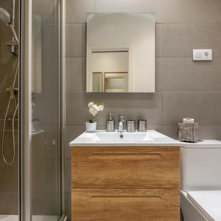 3min Walk - Retiro & Atocha - Luxury District and Desk - Two-Bedroom Apartment - 3
