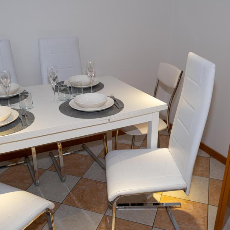 HOLA Terrace Apartment - Appartamento con 2 Camere da Letto, Balcone e Terrazza - 13