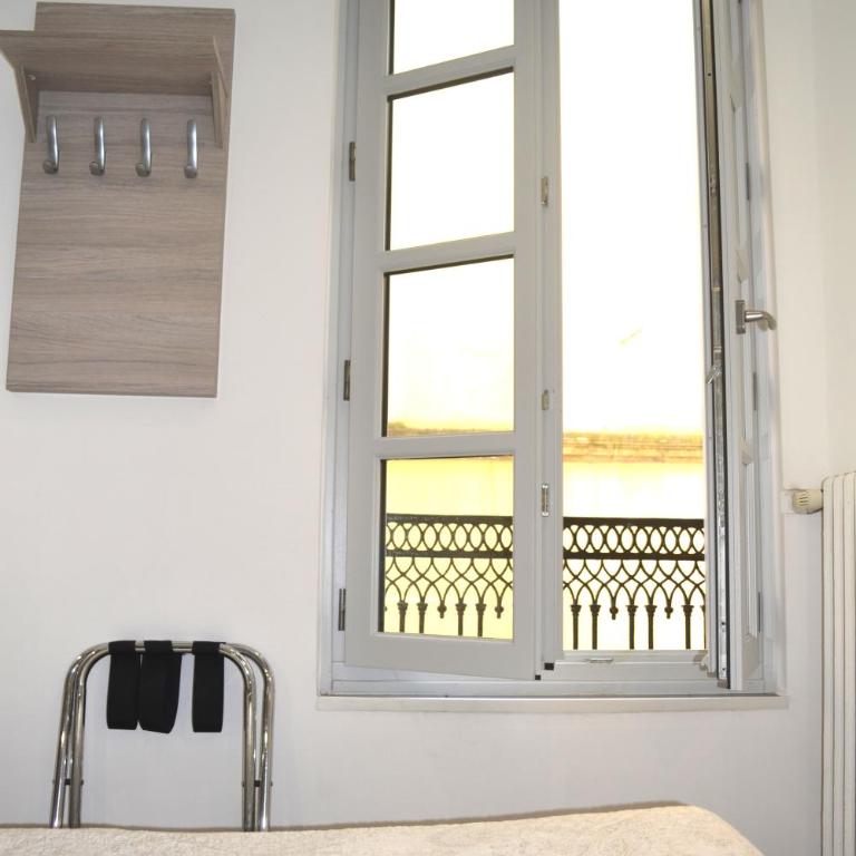Hôtel Concorde - Centre ville de Nimes - Chambre Double Économique avec Toilettes Communes - 3