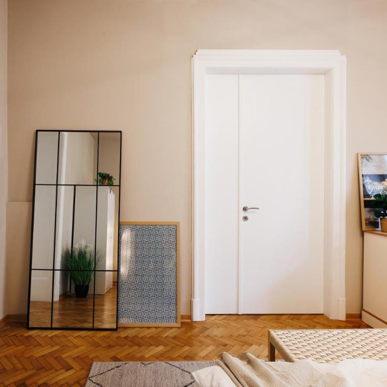 Creative Shelter 108m2 with Balcony Old Town - Three-Bedroom Premium Apartment with Balcony - 35