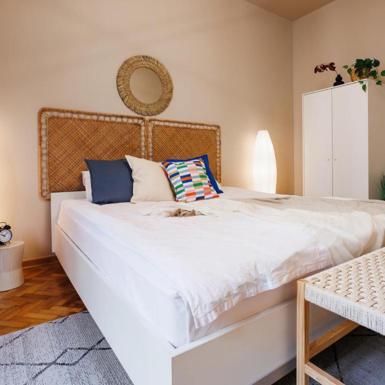 Creative Shelter 108m2 with Balcony Old Town - Three-Bedroom Premium Apartment with Balcony - 34