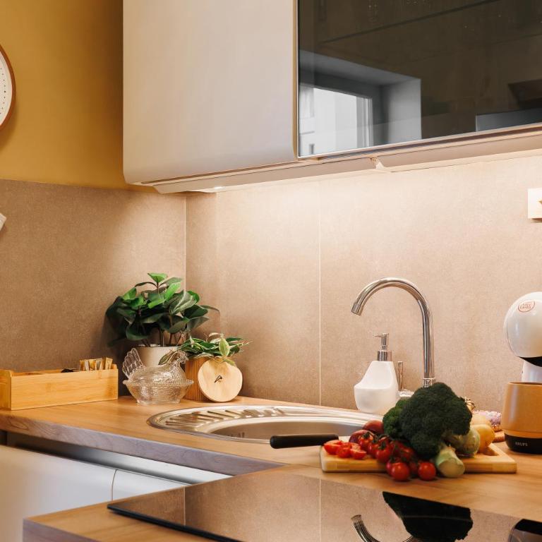 Creative Shelter 108m2 with Balcony Old Town - Three-Bedroom Premium Apartment with Balcony - 21