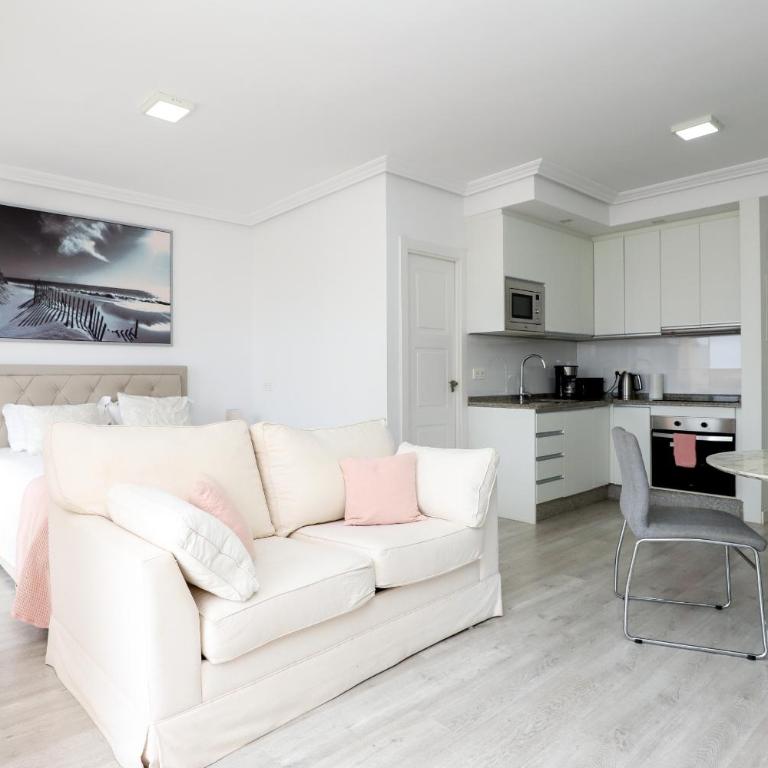 Romana Playa studio - beachfront complex Elviria - Studio Apartment with Sea View - 7
