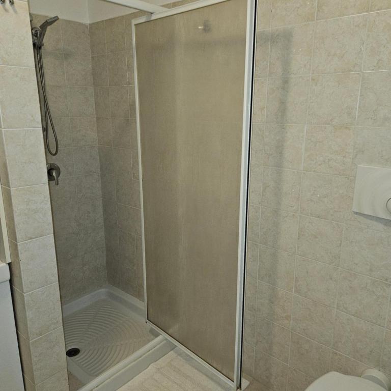 Dany House - Camera Quadrupla con Bagno Privato - 14