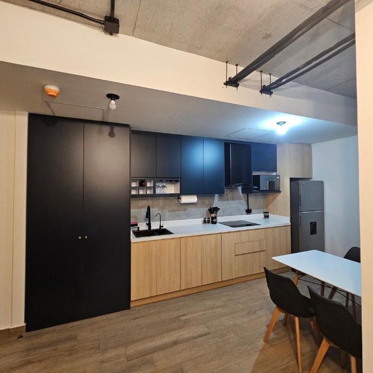 1609 Barrio W - Two-Bedroom Deluxe Apartment - 4
