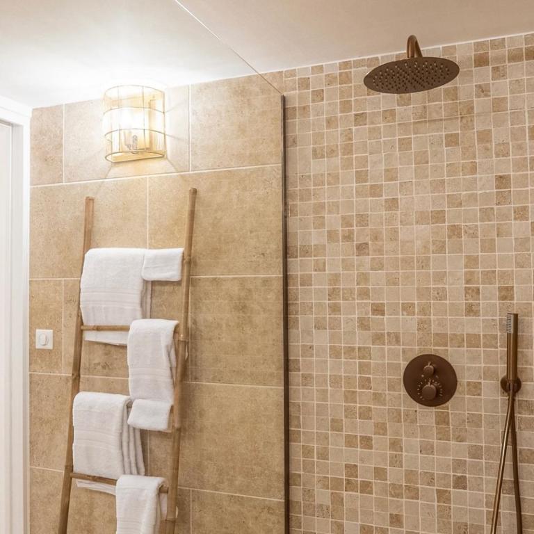 Location de chambre Villa les allamandas - Chambre Double avec Salle de Bains Privative - 39