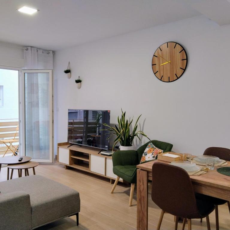 Alojamientos Cayetino, parking gratuito - Two-Bedroom Apartment - 17