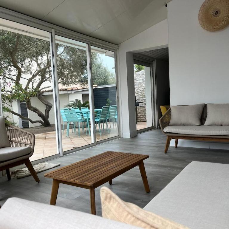 Maison spacieuse proche de la mer avec piscine - Maison 4 Chambres - 2