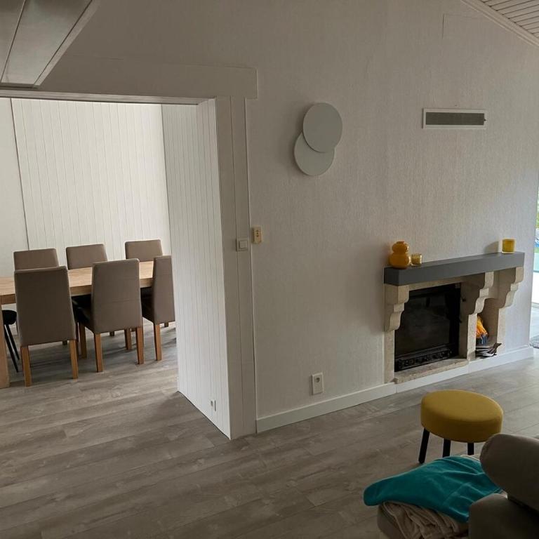 Maison spacieuse proche de la mer avec piscine - Maison 4 Chambres - 9