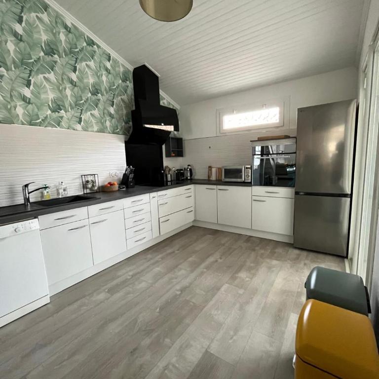 Maison spacieuse proche de la mer avec piscine - Maison 4 Chambres - 16