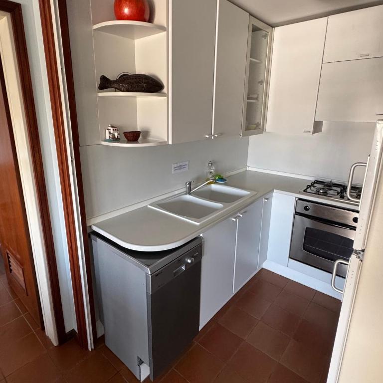 Ampio appartamento in centro con vista - terrazze, parcheggio gratuito e Wi-Fi - Two-Bedroom Apartment - 8
