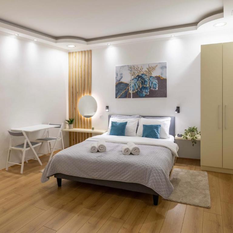Brent Collection - Apartments in City Center - Dvokrevetna Soba sa Bračnim Krevetom i Sopstvenim Kupatilom - 4