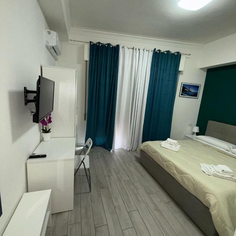 La Stazione 92 - King Room with Balcony - 3
