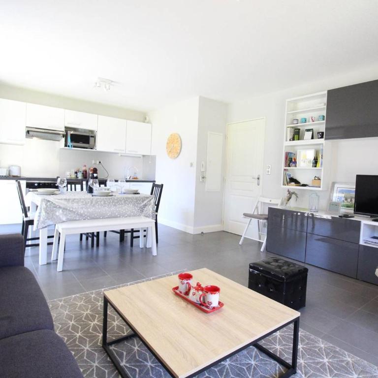 Appartement moderne 51m² à Luchon - 4 pers, Terrasse, Parking - FR-1-313-241 - Appartement - 8