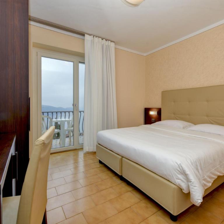 Hotel Bellavista - Camera Standard Matrimoniale/Doppia con Letti Singoli con Vista Lago - 13