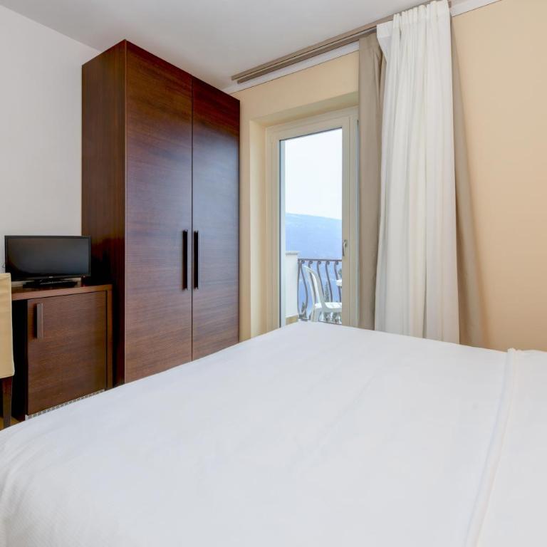 Hotel Bellavista - Camera Standard Matrimoniale/Doppia con Letti Singoli con Vista Lago - 15