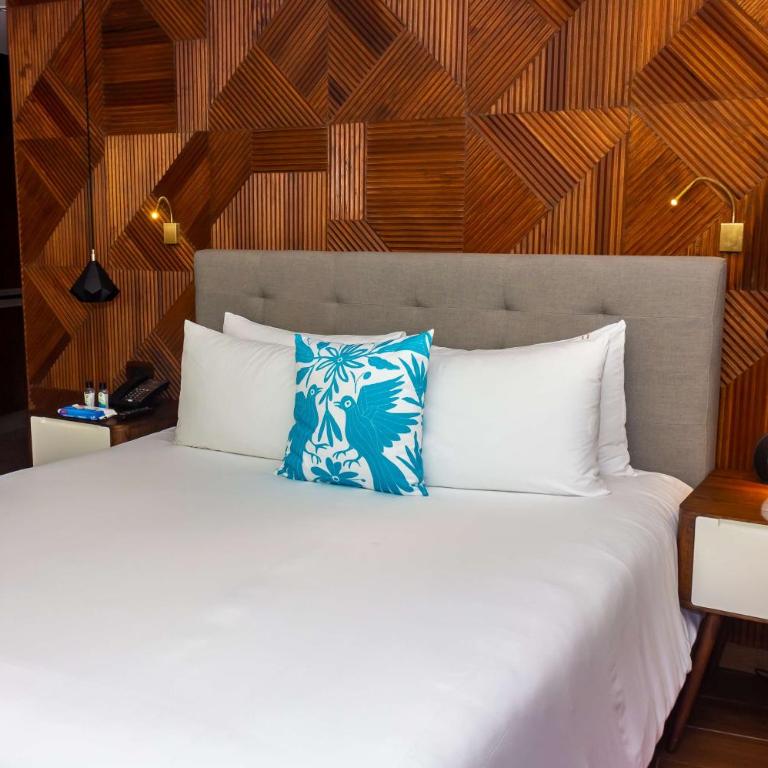 The Fives Downtown Hotel & Residences, Curio Collection by Hilton - Deluxe King Room - 3