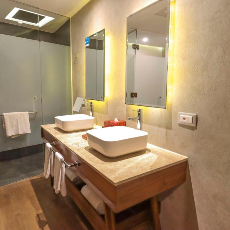 The Fives Downtown Hotel & Residences, Curio Collection by Hilton - Deluxe King Room - 2