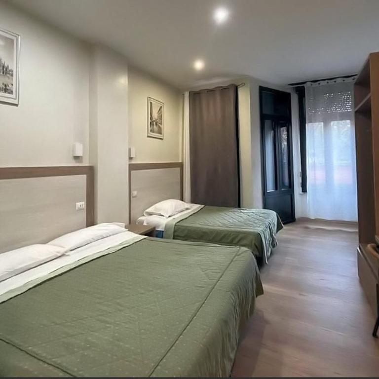 Hotel 26 - Camera Tripla Economy - Piano Terra - 1