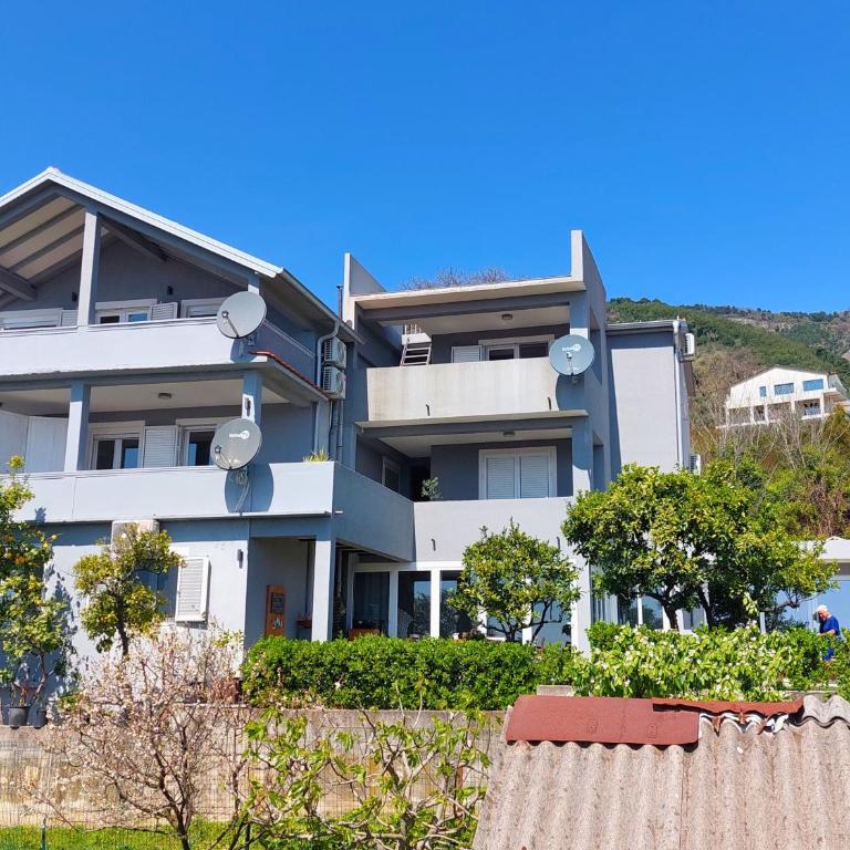 Mio Monte Apartments - Free Parking and Wi-Fi - Calm, Garden, See and Mountain View, Tivat - Porto Montenegro 2km - Two-Bedroom Apartment with Terrace and Sea View - 2