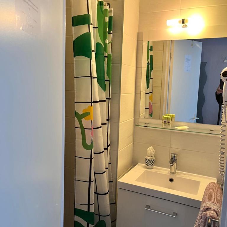 Hôtel Eden - La Baigneuse - Mansard Roofed Double Room (4th Floor without lift - Seaview) - 4