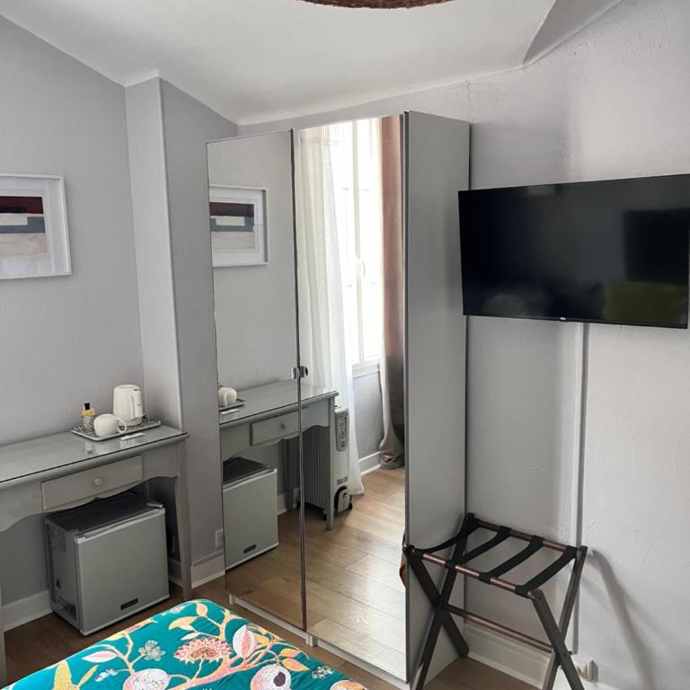 Hôtel Eden - La Baigneuse - Mansard Roofed Double Room (4th Floor without lift - Seaview) - 2