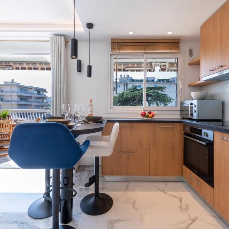 Spacious 1-Br Apartment with Terrace Heart of Cannes - Apartment - 8