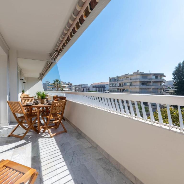Spacious 1-Br Apartment with Terrace Heart of Cannes - Apartment - 20