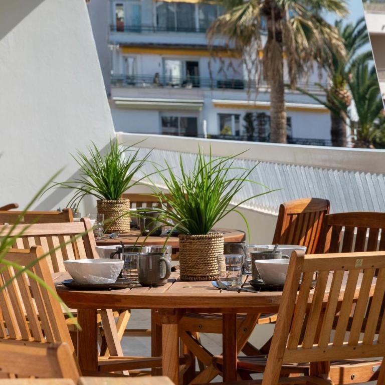 Spacious 1-Br Apartment with Terrace Heart of Cannes - Apartment - 22